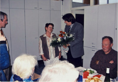 2005: Glückwünsche an Suzanne Martens für 10 Jahre DFF-Treff "Französische Küche"