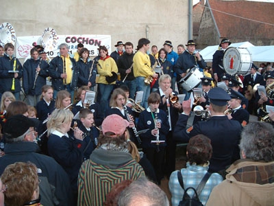 2007: Feuerwehrkapelle Liesborn in Mazirat beim "Schweinefest" (La Sainte-Cochon)