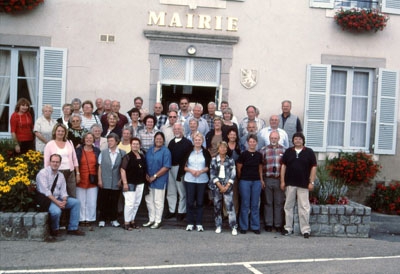 Gruppenfoto vor dem Rathaus in Marcillat