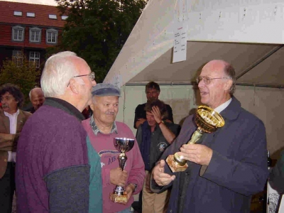 Die Gewinner  Karl Krabus, Leonhard Faika Bürgermeister Herbert Gövert